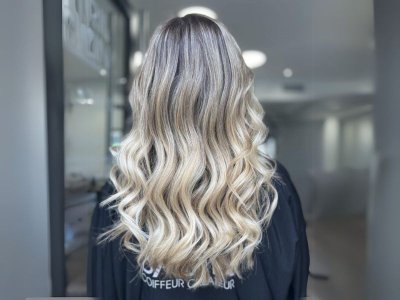 Coiffeur-les-sables-d-olonne-focus-coupe-blond-cyril-bazin-coiffeur-createur