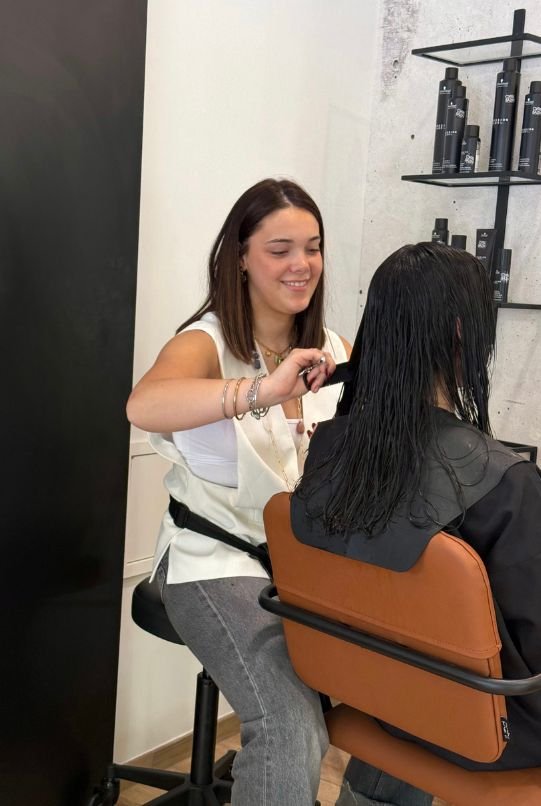 Coiffeur-les-sables-d-olonne-focus-coupe-cyril-bazin-coiffeur-createur