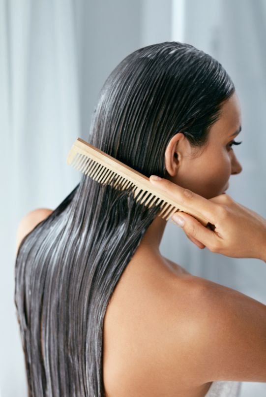 Soins-cheveux-ete-soleil-masque-cheveux-cyril-bazin-coiffeur-createur