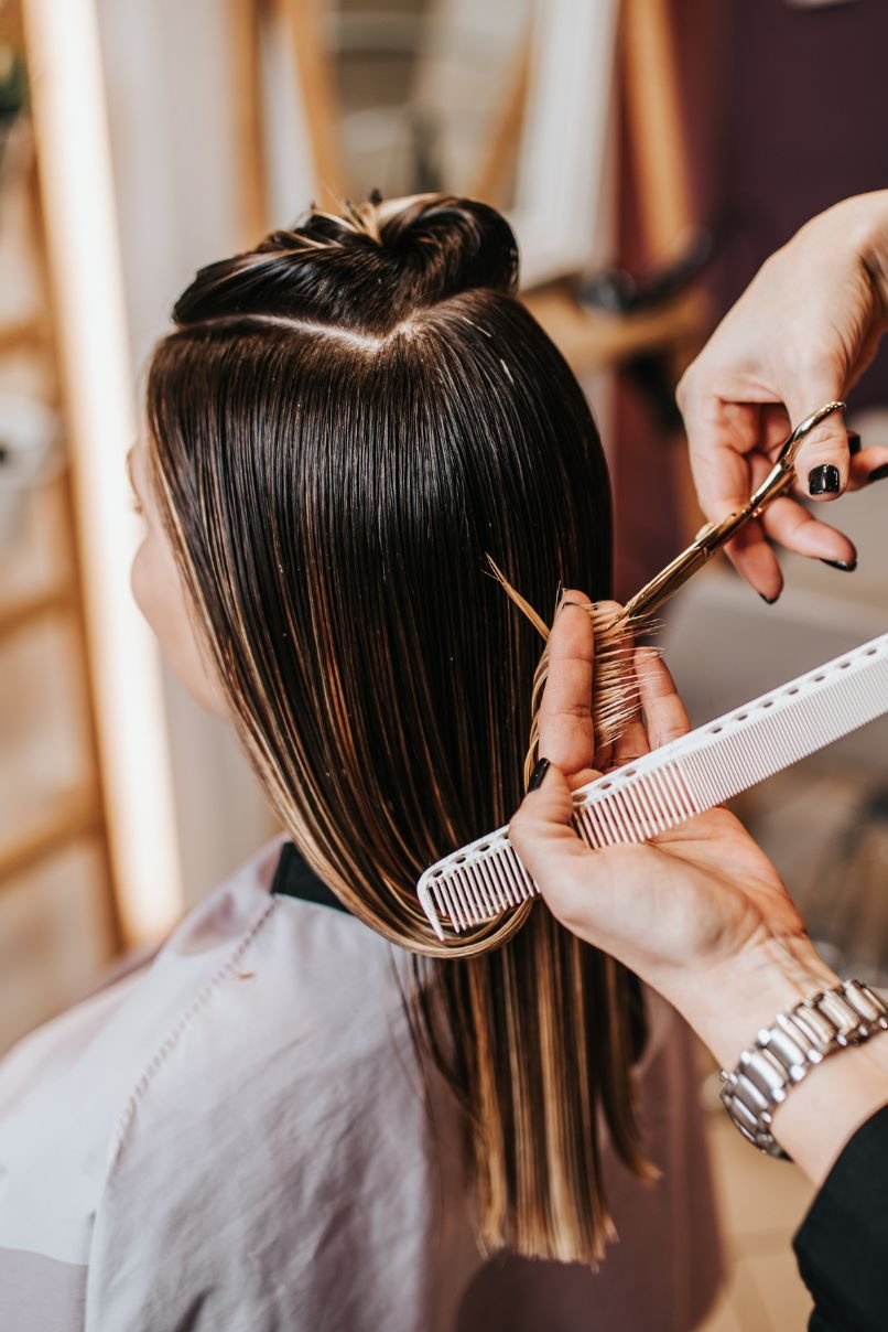 Coiffure et coupe femme tendance avec Cyril Bazin, coiffeur créateur