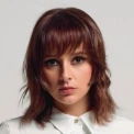 Cheveux mi-longs