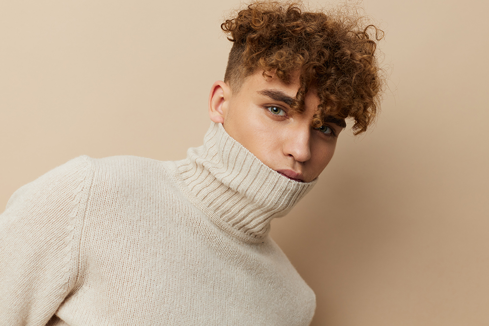 Cheveux bouclés