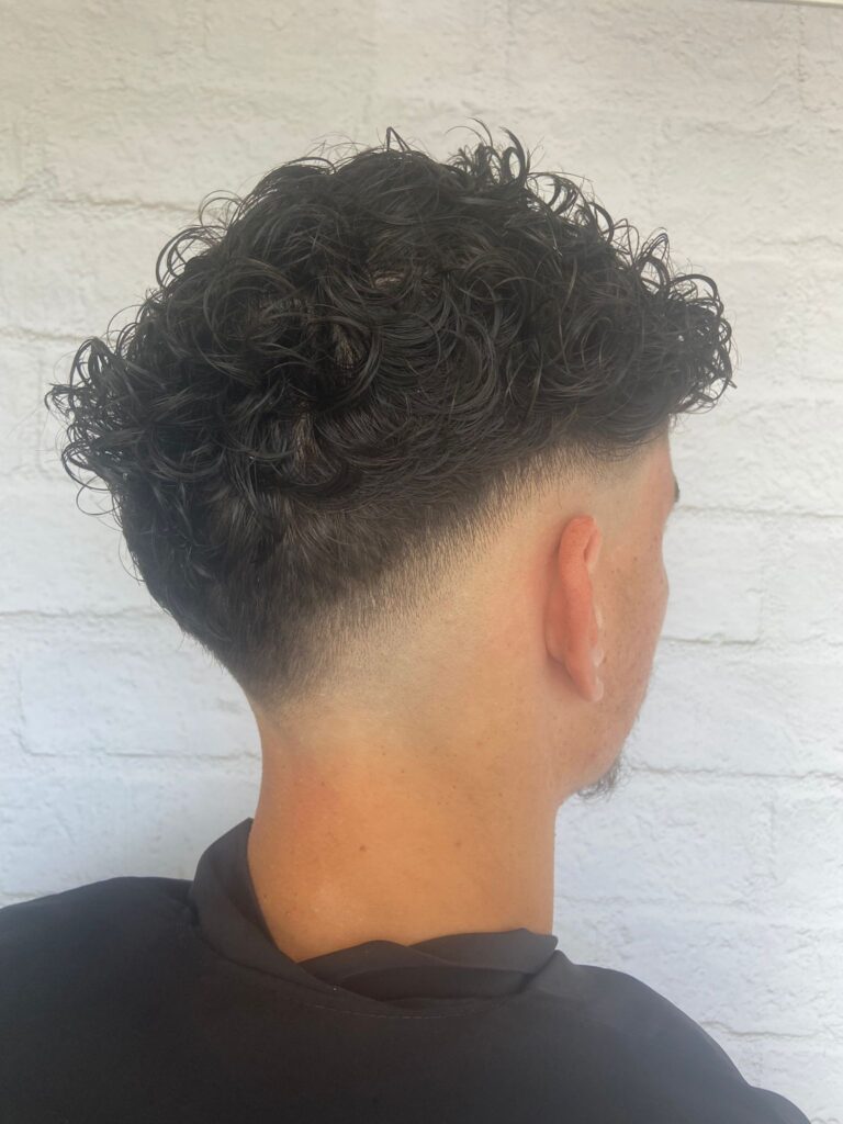 coupe cheveux boucles homme-coupe taper boucle-cyril bazin