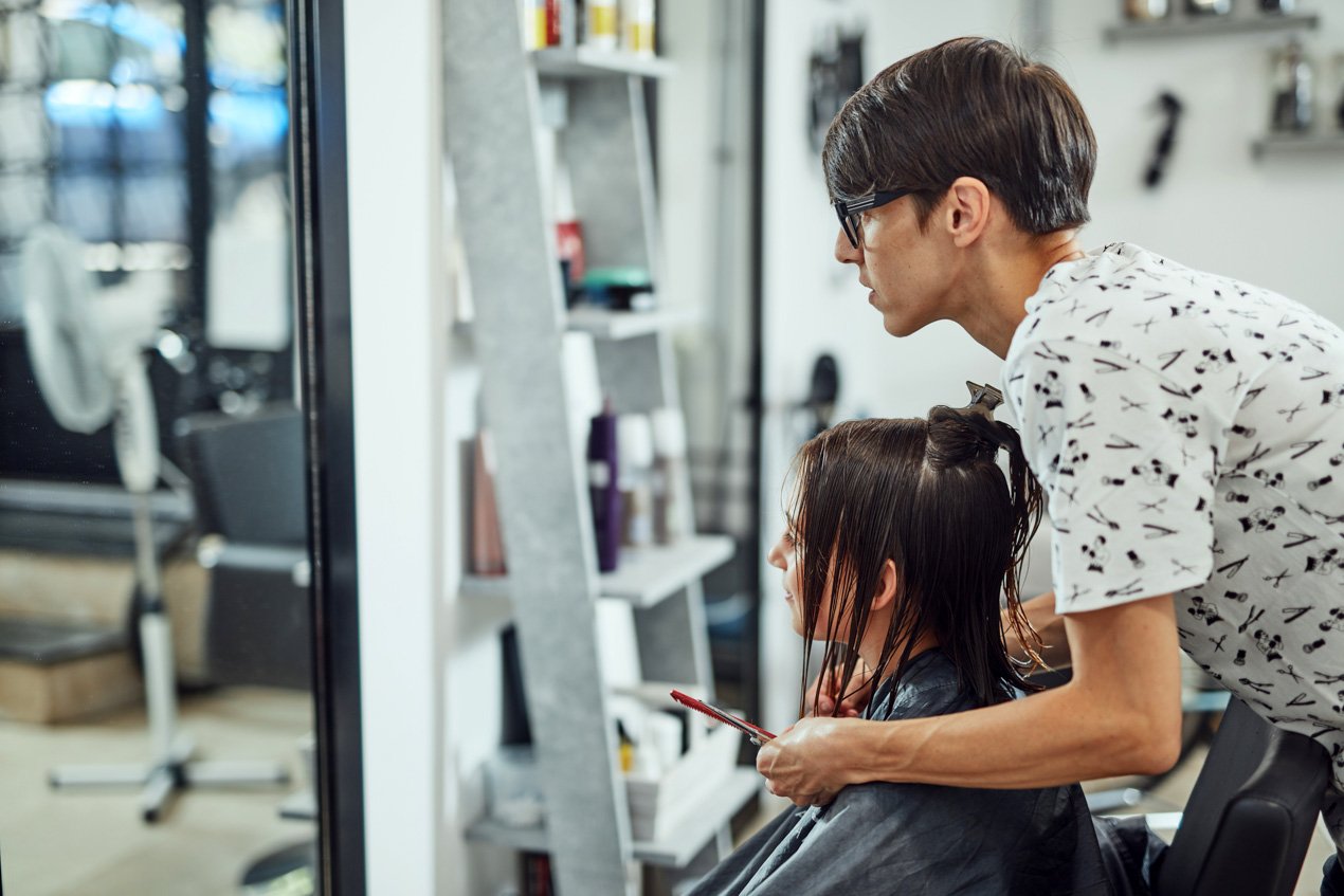 Révélez votre beauté avec le meilleur coiffeur visagiste à Nantes : Cyril Bazin Coiffeur Créateur